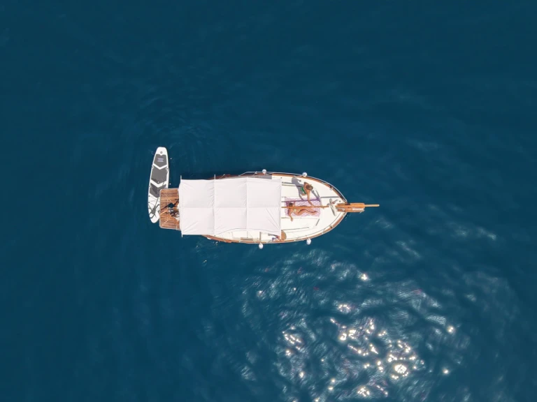 Hire Motorboat Menorquin-Yachts with a boat licence