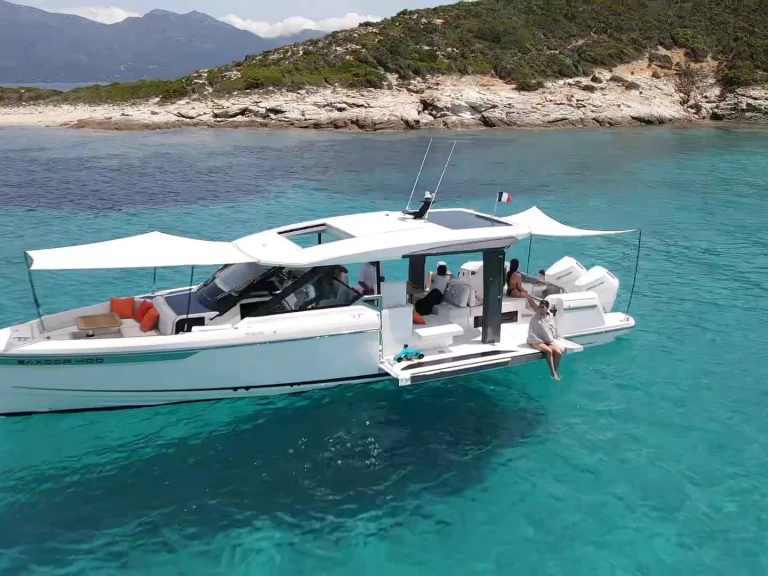 Motorboat to hire Golfe de Saint-Tropez at the best price
