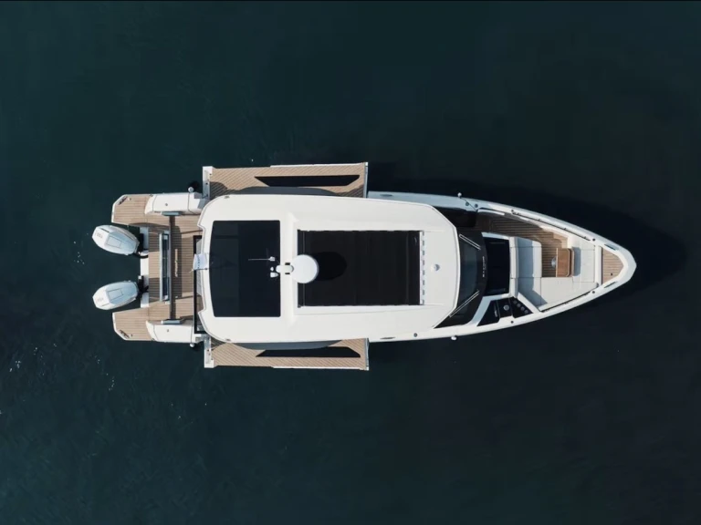 Saxdor Saxdor 400 GTO charter bareboat or skippered in  Golfe de Saint-Tropez