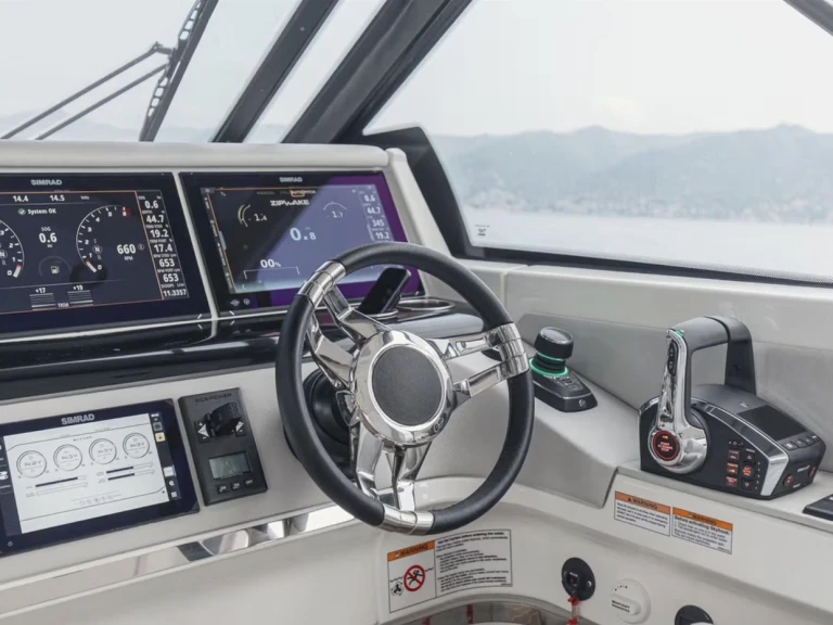 Yacht hire Golfe de Saint-Tropez cheap Saxdor 400 GTO
