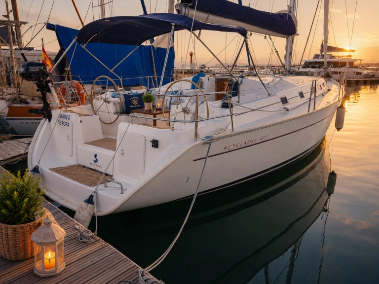 Sailboat hire in Port of Alicante - Bénéteau Cyclades 43.3