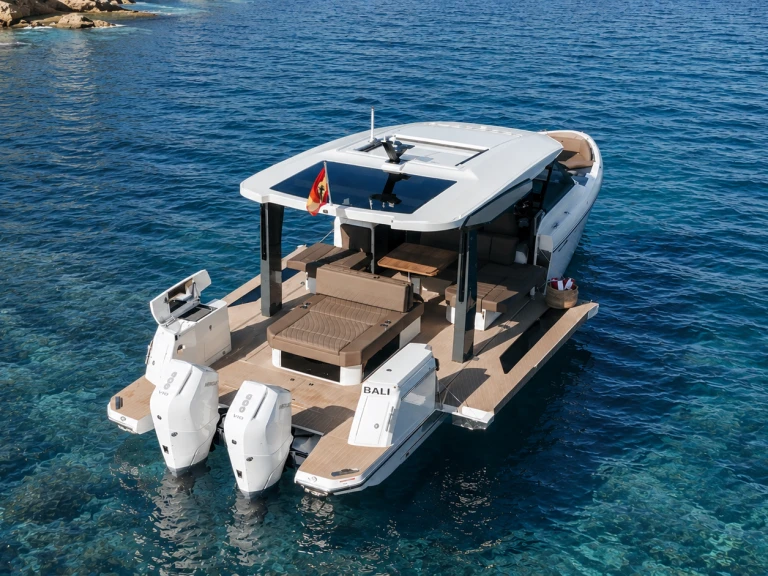 Charter a Saxdor Saxdor 400 GTO in Palma de Mallorca on Samboat
