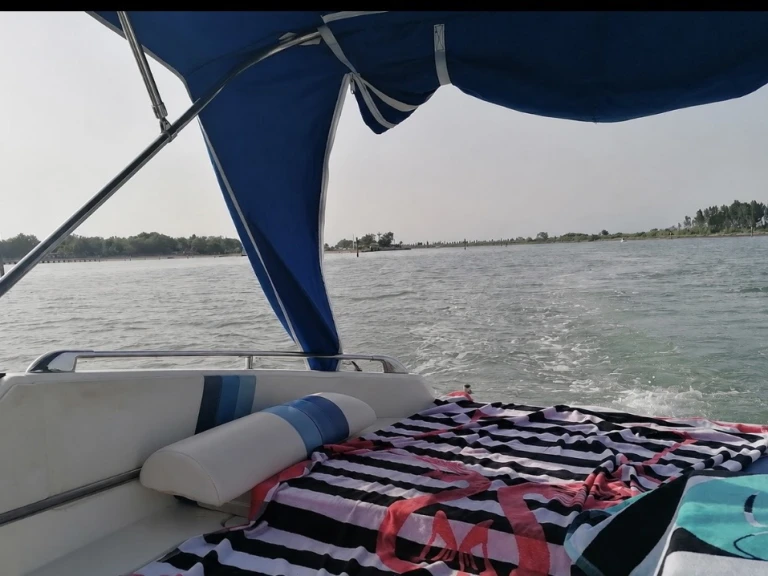 Hire Motorboat Acquaviva with a boat licence
