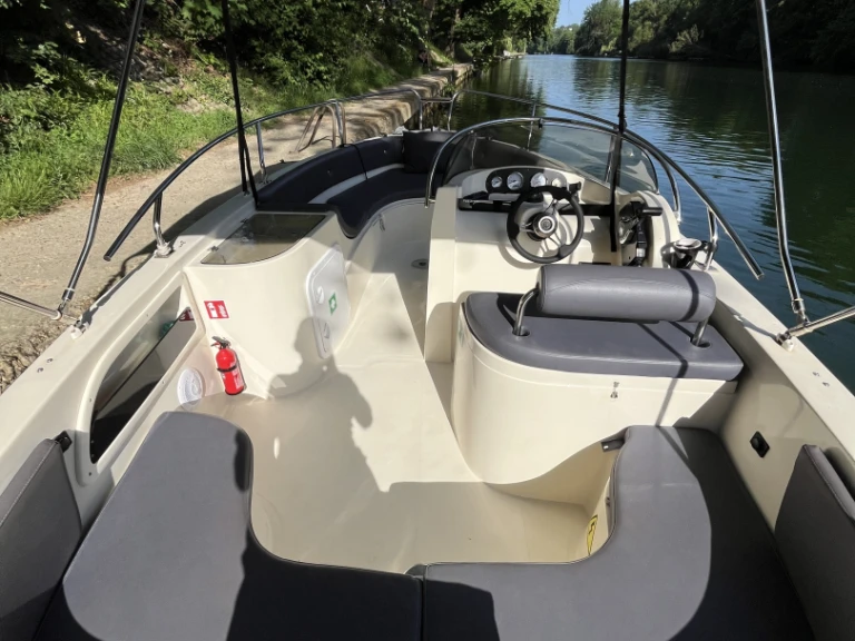 Hire a Eolo Eolo 590 Open Nogent-sur-Marne
