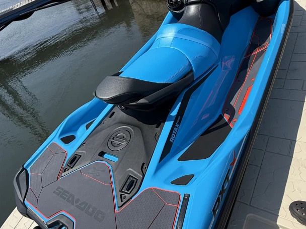 Sea-Doo RXT RS 325 charter bareboat or skippered in  Italy