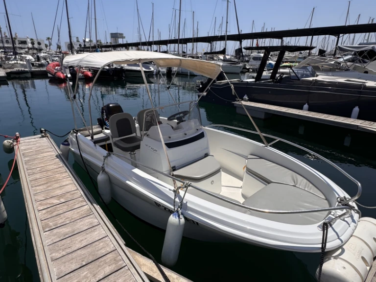 Charter a Jeanneau Cap Camarat 4.7 CC Style in Alicante on Samboat