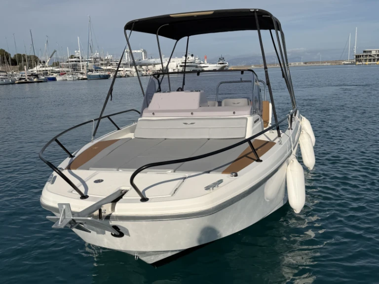Charter a Bénéteau Flyer 7 SUNdeck in Antibes on Samboat