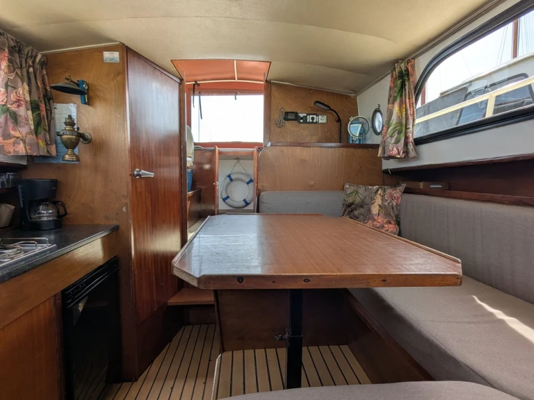Charter a Curtevenne 830AK in Bunschoten on Samboat