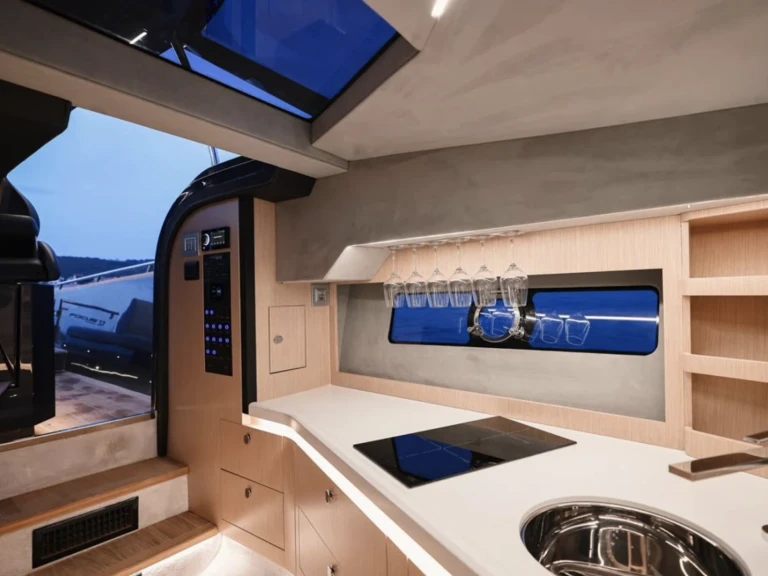 Yacht charter Monaco - FORZA FOCUS 37 on SamBoat