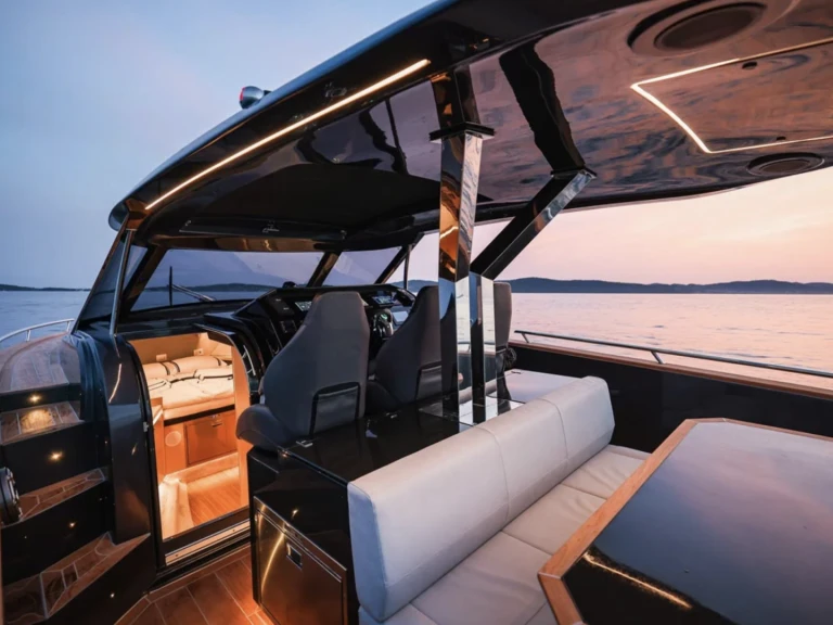 Yacht hire Monaco cheap FOCUS 37