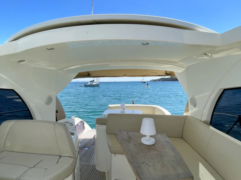 Hire Motorboat with or without skipper Jeanneau Hyères