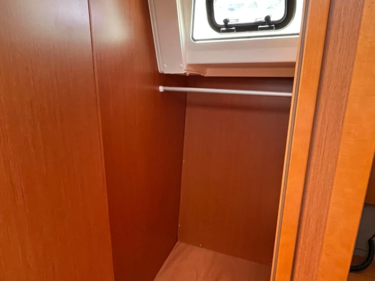 Sailboat to hire Les Sables-d'Olonne at the best price