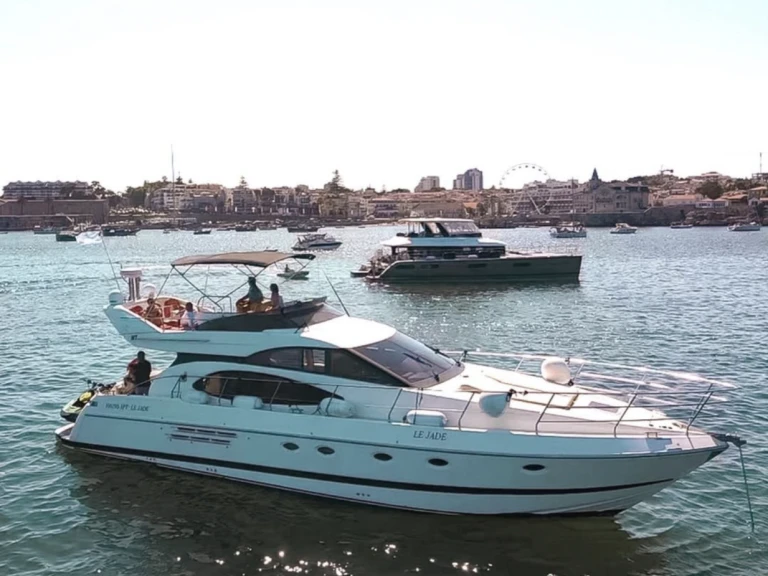 Hire Luxury Yacht Azimut with a boat licence
