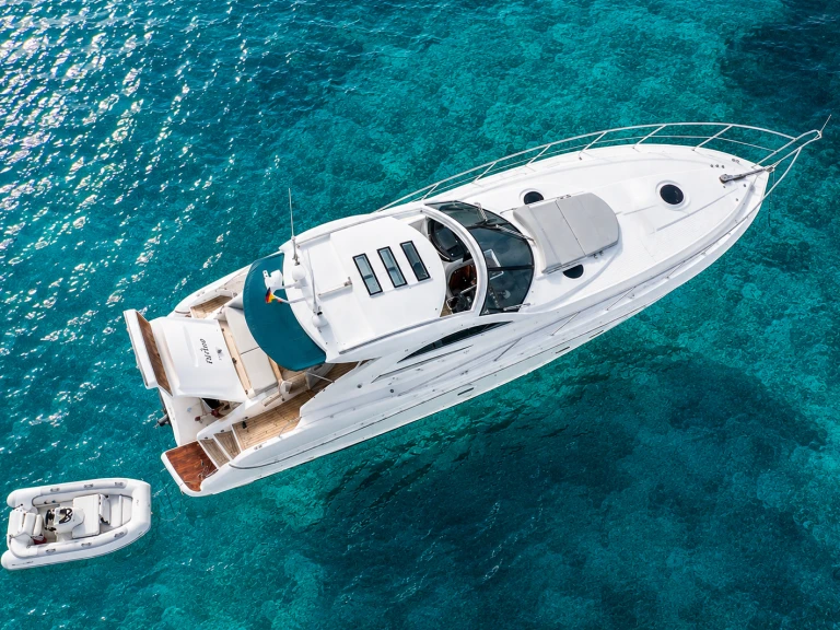 Charter a Sunseeker Portofino 53 in Marina de Dénia on Samboat