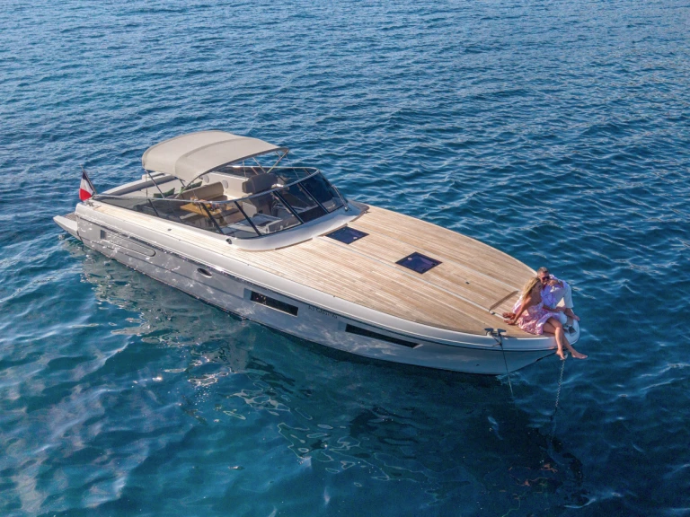 Hire a Itama Itama 45 Saint-Raphaël