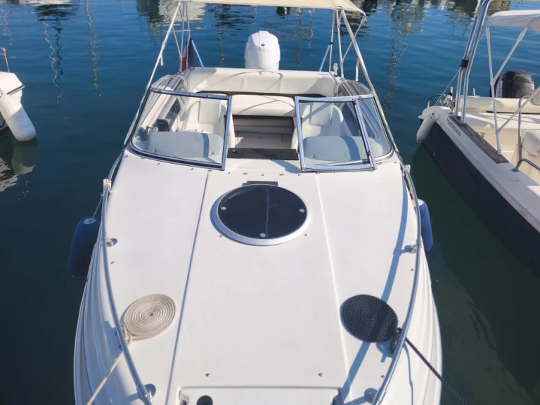 Hire a Four Winns Sundowner 195 Saint-Raphaël