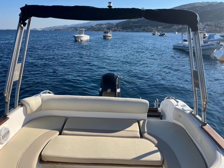Motorboat to hire Messina at the best price