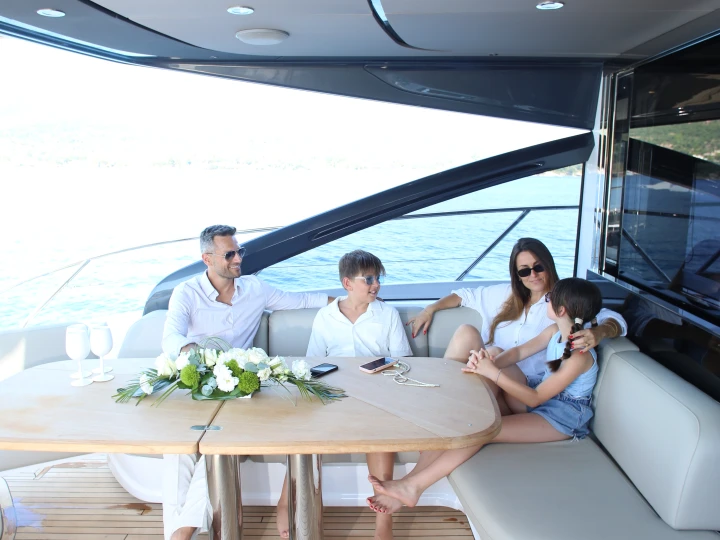 Hire a Princess Princess V55 Port de Saint Tropez