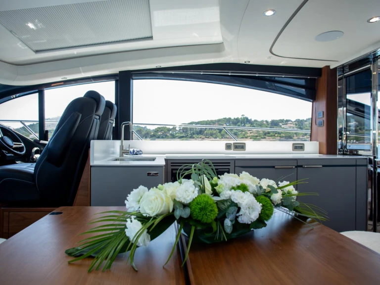Yacht hire Port de Saint Tropez cheap Princess V55