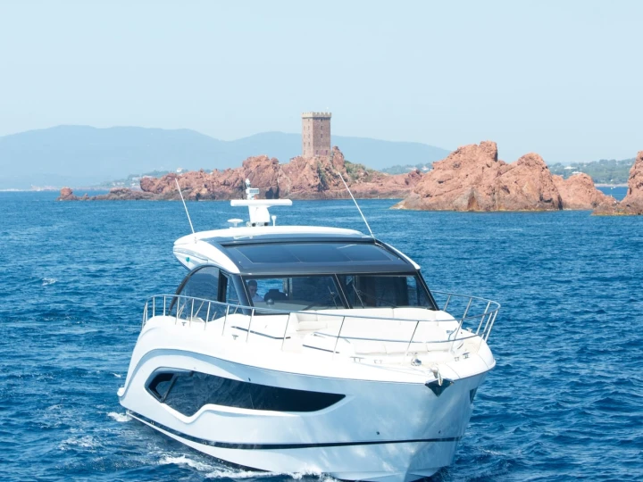Hire Motorboat Princess with a boat licence