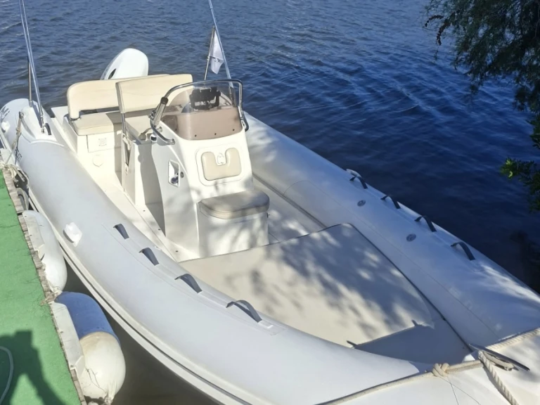 Yacht hire France cheap Nuova Jolly 630