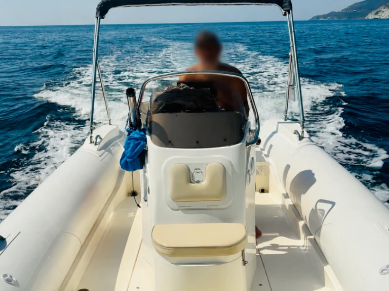 Charter a Nuova Jolly Nuova Jolly 630 in France on Samboat