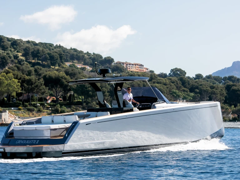 Hire Motorboat with or without skipper Pardo Yachts Saint-Raphaël