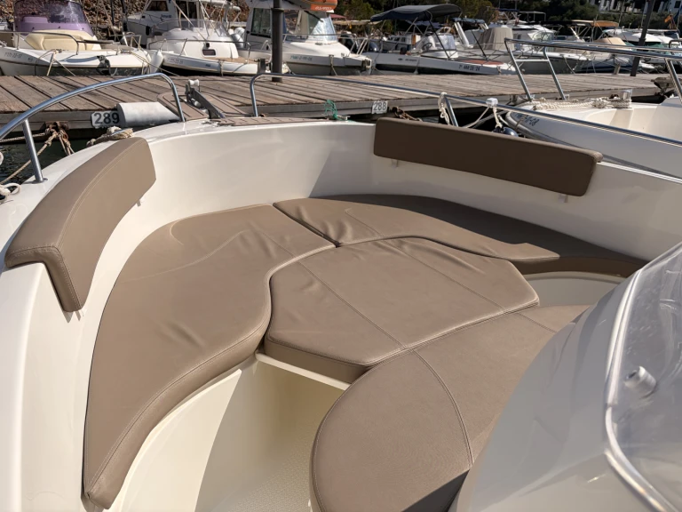 Hire Motorboat Pacific Craft with a boat licence