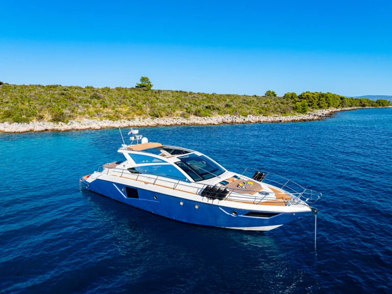 Hire Luxury Yacht Cranchi with a boat licence