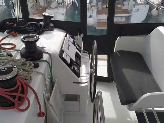 Hire Catamaran Lagoon with a boat licence