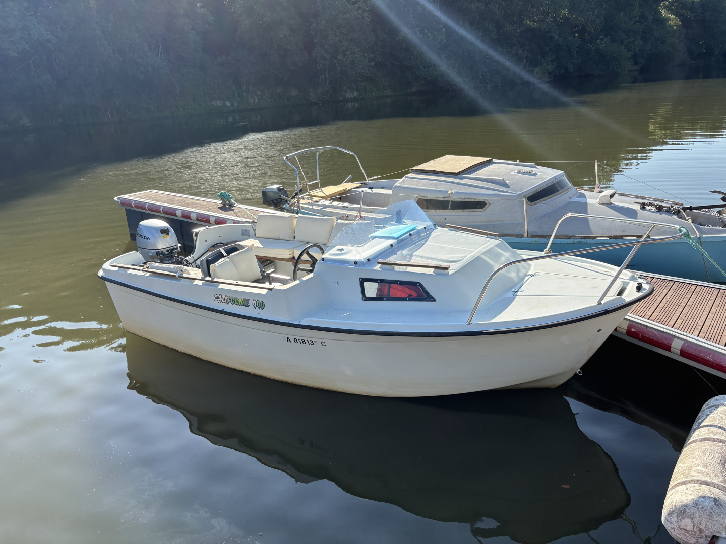 Charter a Bénéteau Californie 440 in Écouflant on Samboat