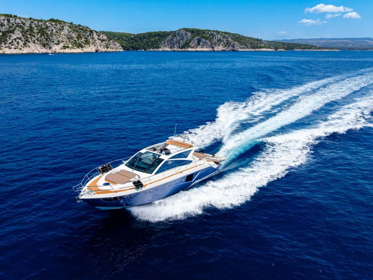 Hire Luxury Yacht with or without skipper Cranchi Milna