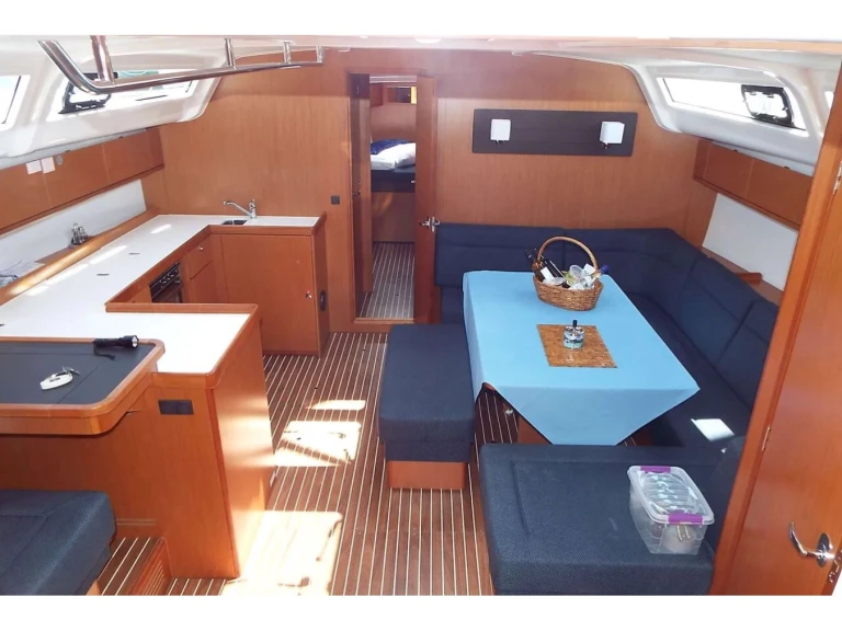 Yacht charter Alimos - Bavaria Bavaria 51 on SamBoat