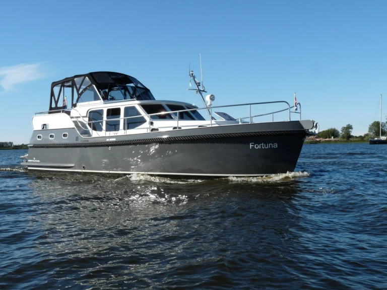 Hire Motorboat with or without skipper Gruno Akkrum