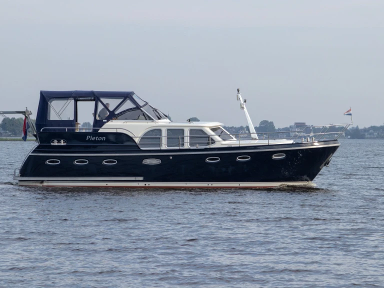 Motorboat to hire Akkrum at the best price