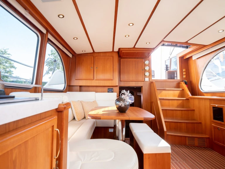 Hire a De Drait De Drait DeLuxe 42 Akkrum