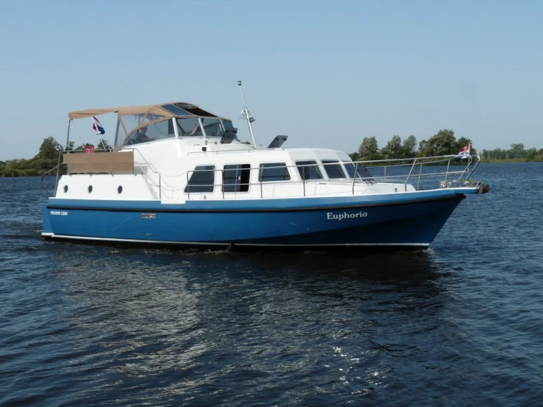 Charter a  Holiday 1300 in Akkrum on Samboat