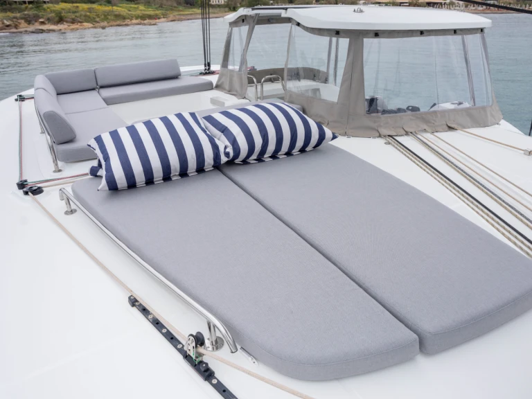 Yacht hire Alimos cheap Lagoon 43