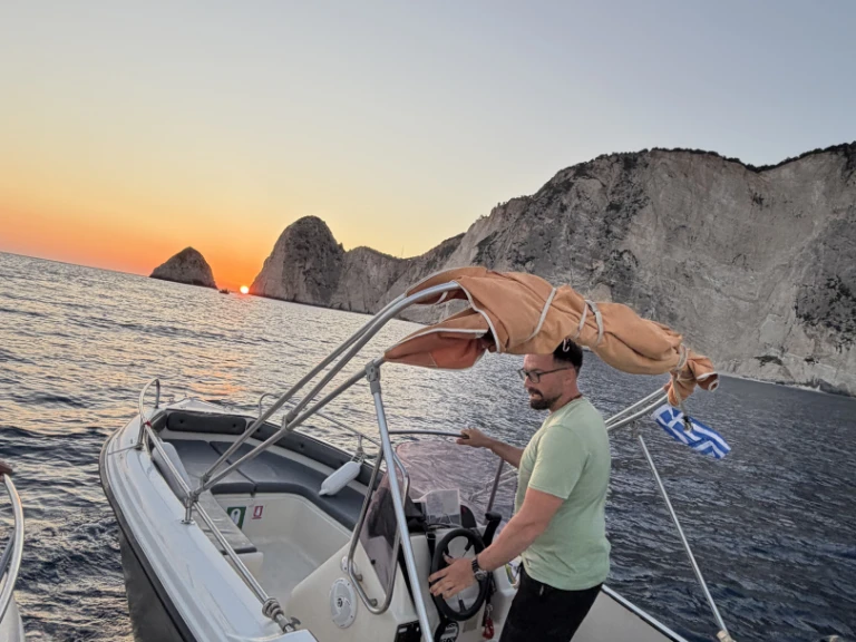 Motorboat to hire Laganas at the best price