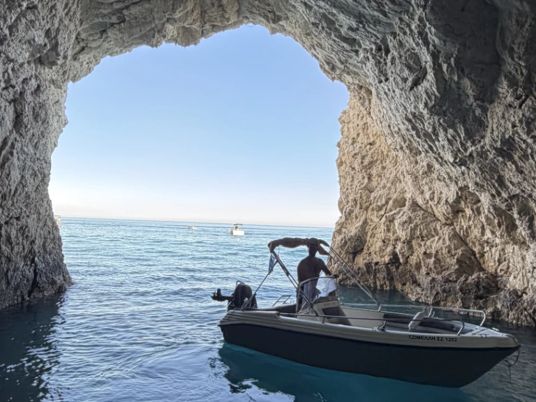 Hire Motorboat Poseidon with a boat licence