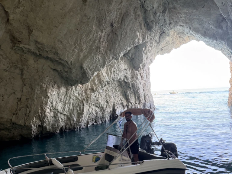 Motorboat to hire Laganas at the best price