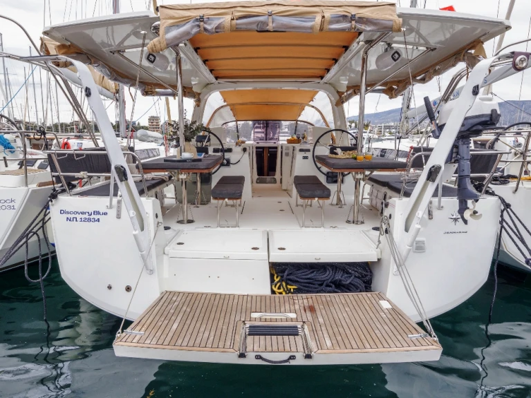 Charter a Jeanneau Sun Loft 47 in Nydri on Samboat