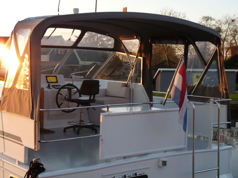 Hire Motorboat with or without skipper  Akkrum