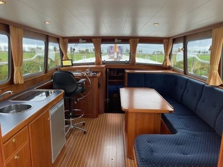 Motorboat to hire Akkrum at the best price