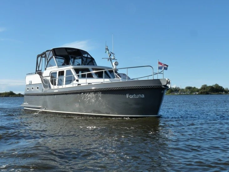 Charter a Gruno Gruno 41 Excellent in Akkrum on Samboat