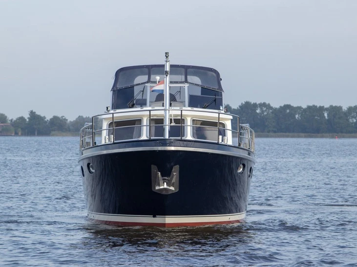 De Drait De Drait DeLuxe 42 charter bareboat or skippered in  Akkrum