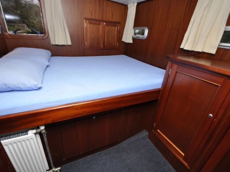 Hire Motorboat with or without skipper  Akkrum