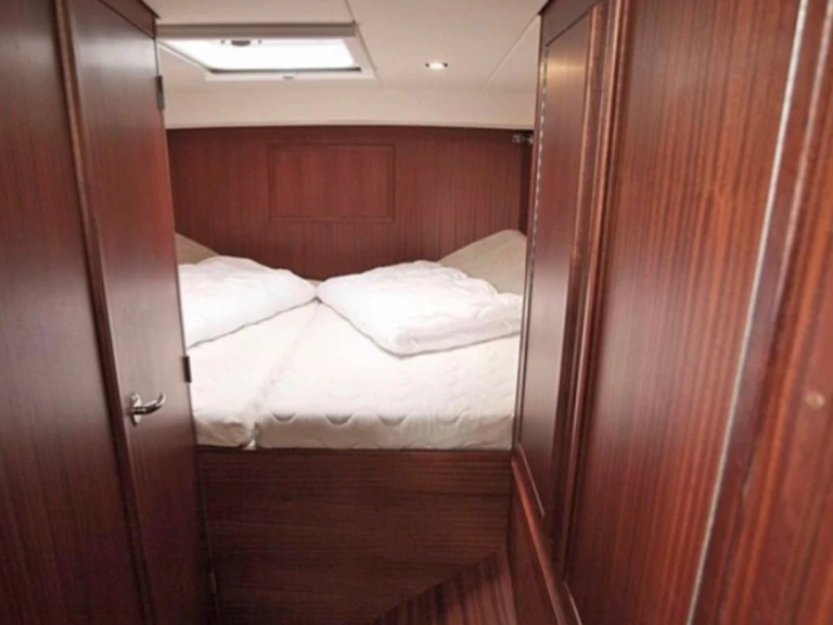 Hire Motorboat with or without skipper  Akkrum