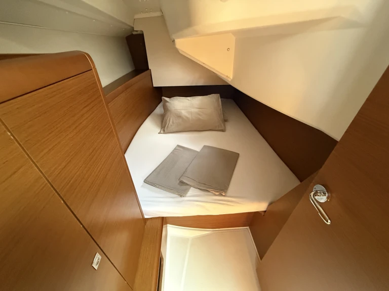 Sailboat hire in Pula - Jeanneau Sun Odyssey 349