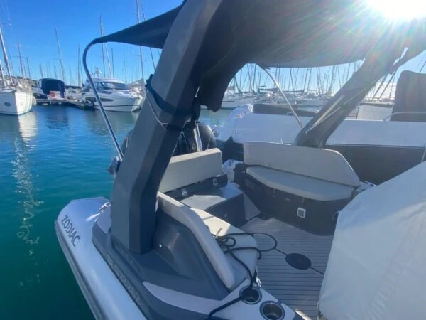 Hire RIB Zodiac with a boat licence